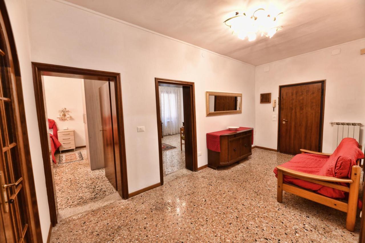 Alla Corte Veneziana Luaran gambar