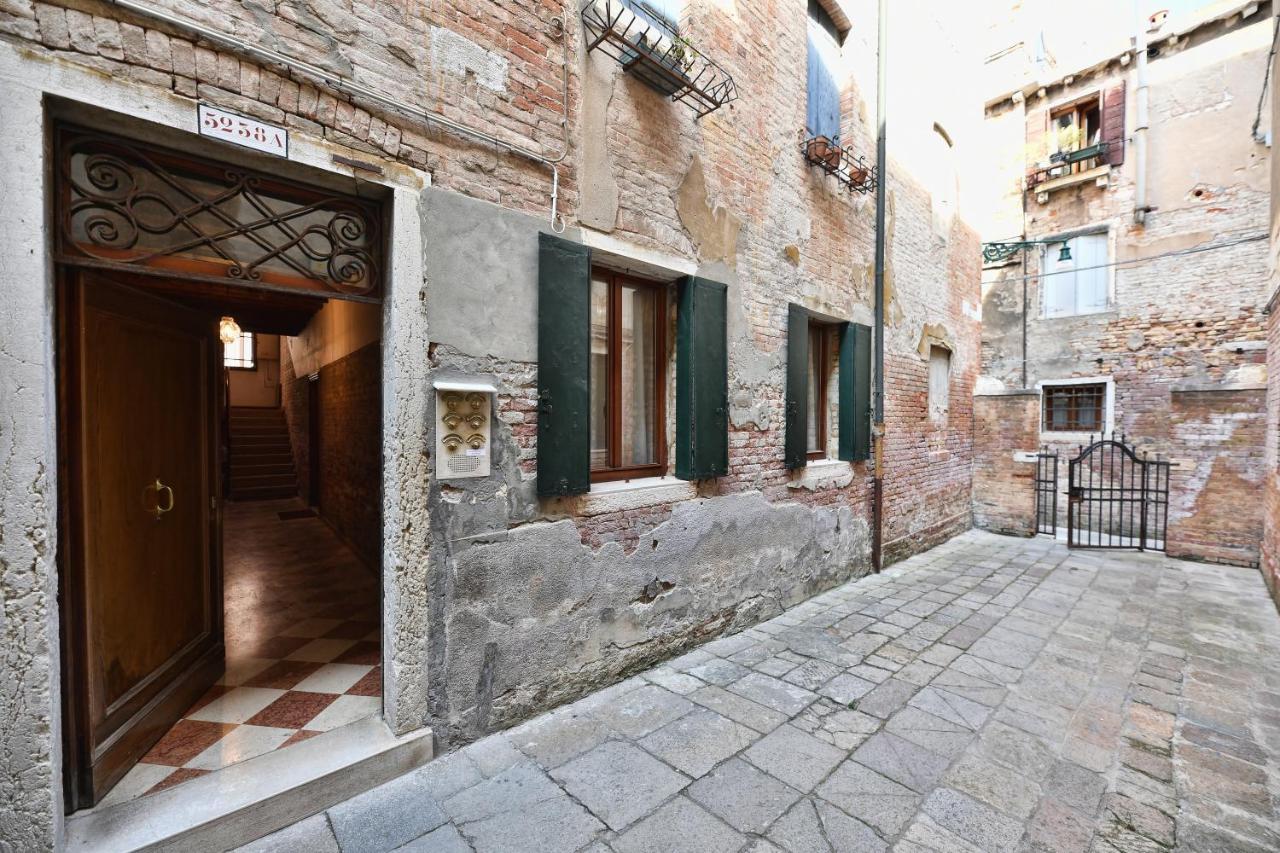 Alla Corte Veneziana Luaran gambar