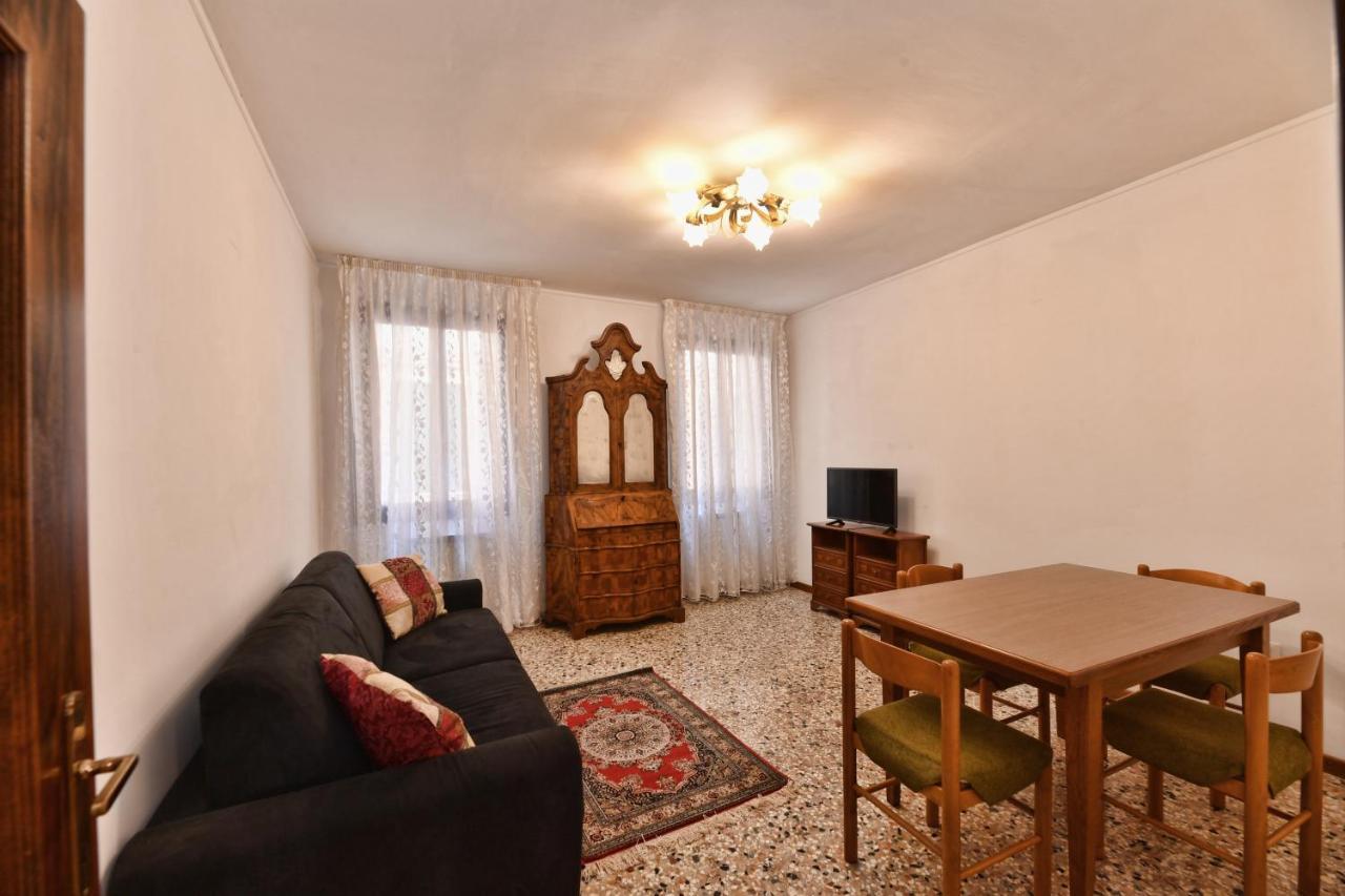 Alla Corte Veneziana Luaran gambar