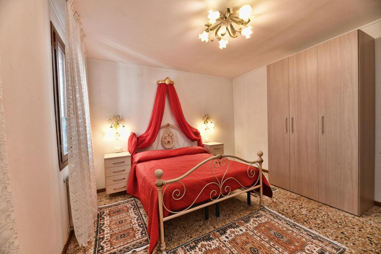 Alla Corte Veneziana Luaran gambar