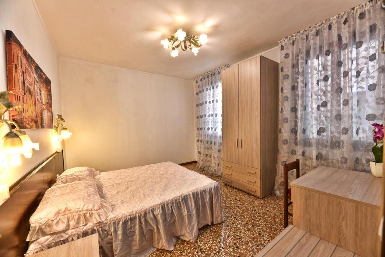 Alla Corte Veneziana Luaran gambar