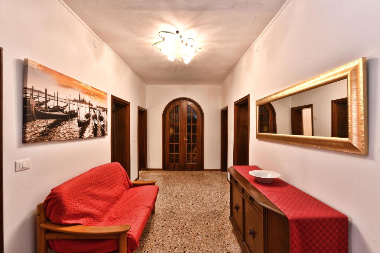 Alla Corte Veneziana Luaran gambar